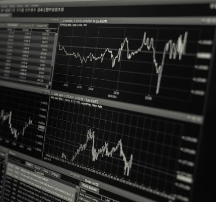 stock_trading_monitor_desk_business_finance_exchange_investment-1170475.jpg