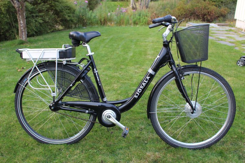 electric_womens_bicycle_basket-1236284.jpg